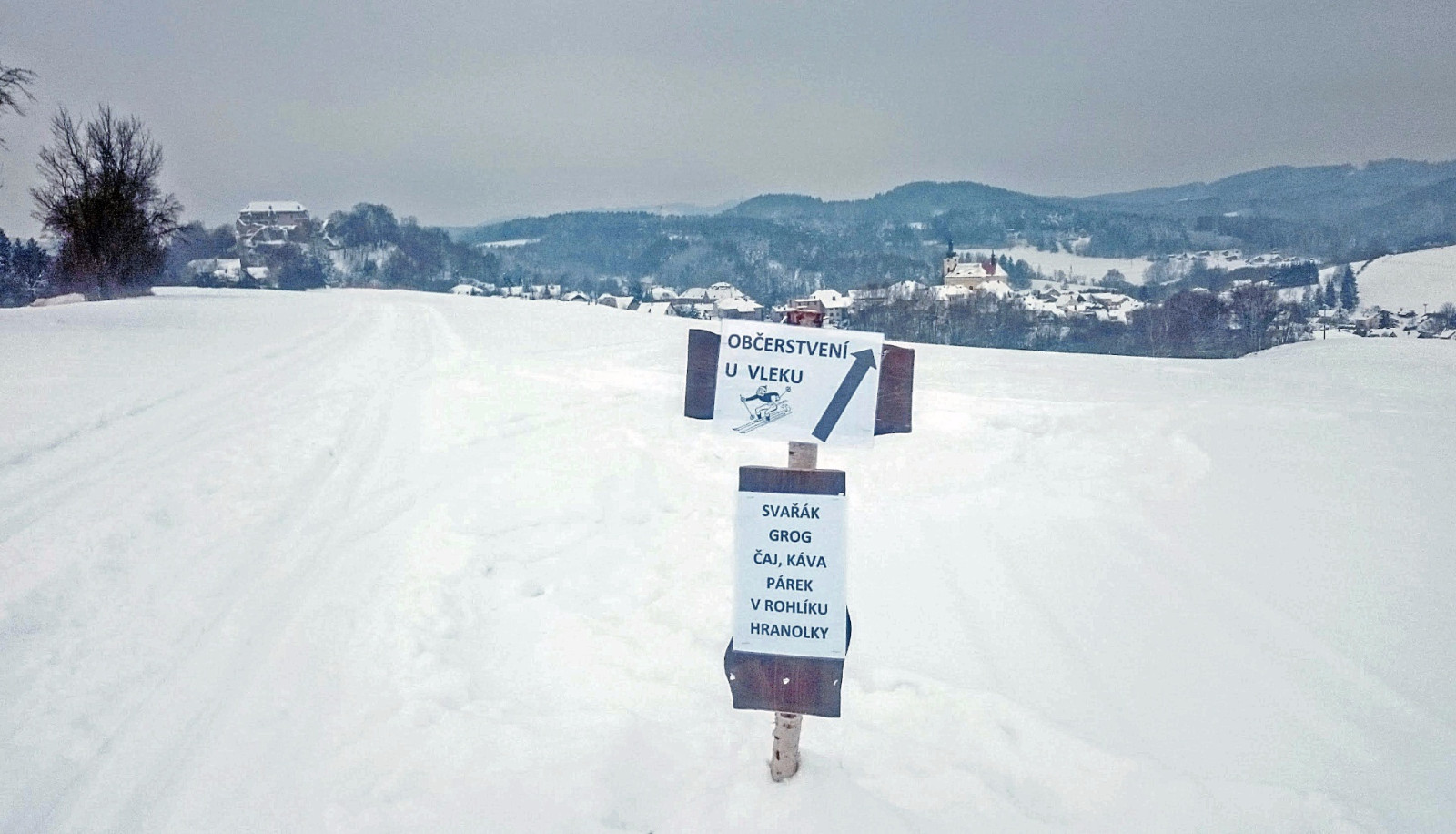 Rozcestník na běžeckém okruhu kolem Pecky